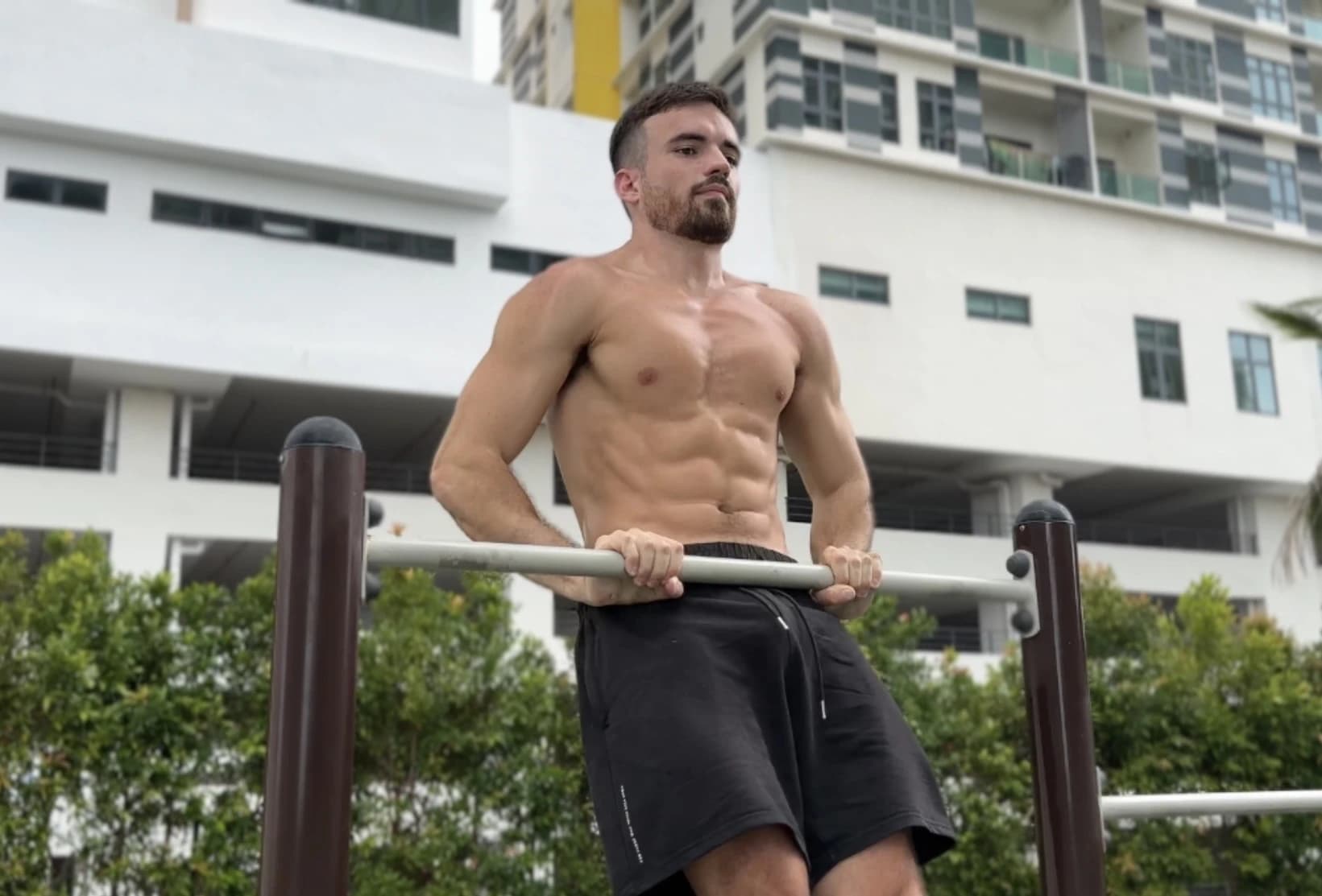 High pull-up — démonstration de la progression Muscle Up Strict